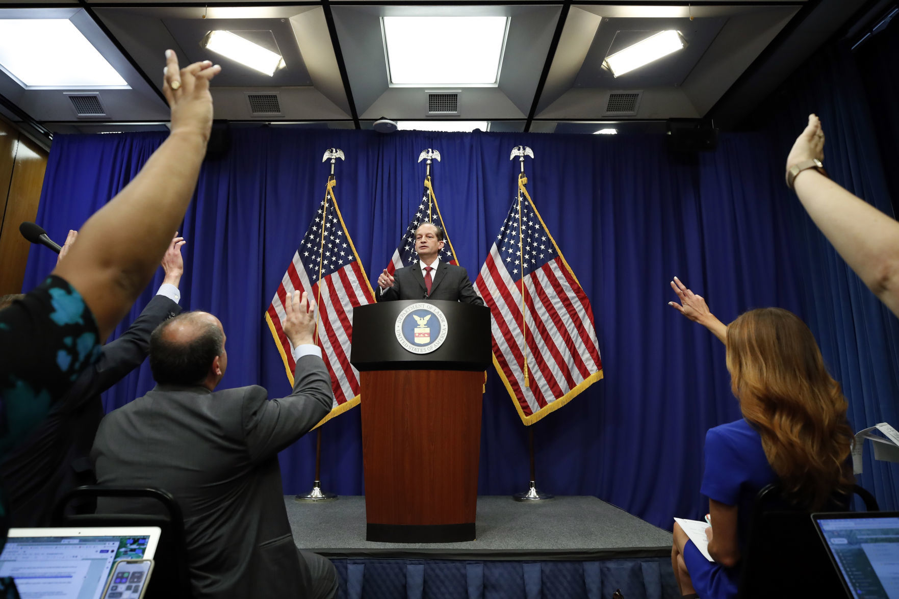 APTOPIX Financier Labor Secretary